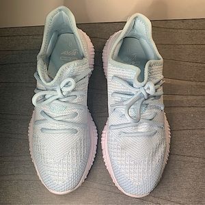 Avia women’s size 8 baby blue mixed knit super lightweight sneaker